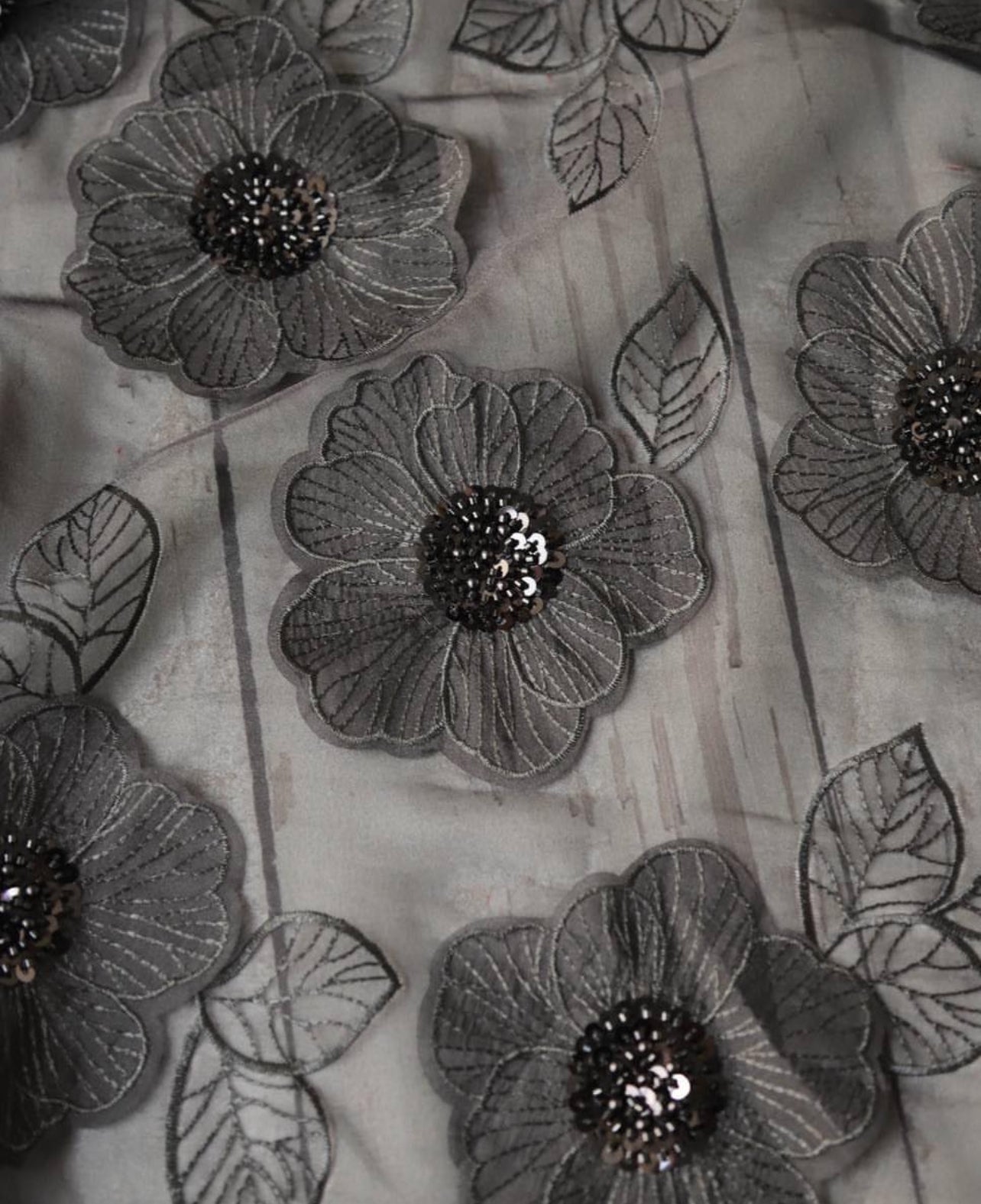 Üç boyutlu özel işlemeli organze kumaş