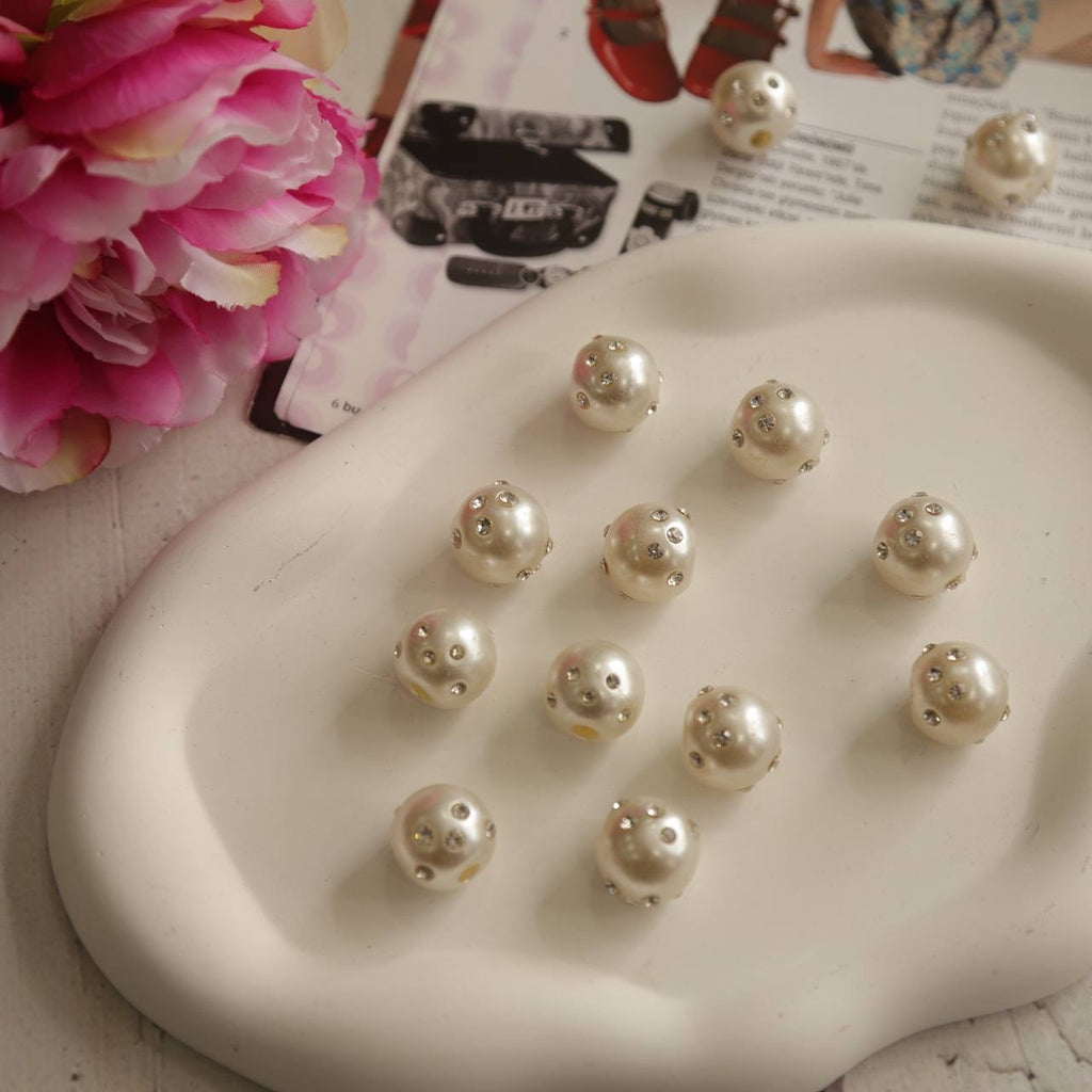 İnci taşlı düğme