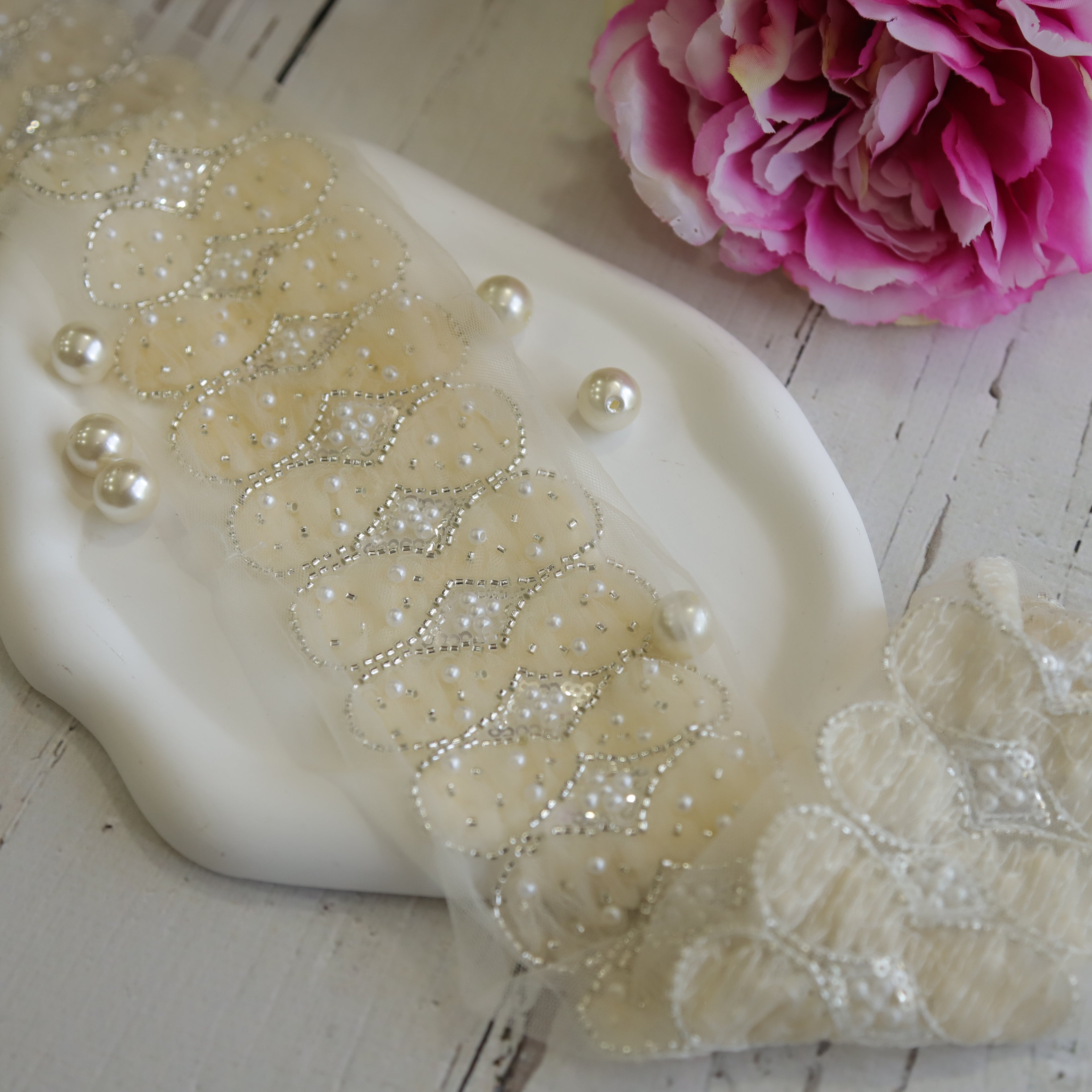 İthal tüllü incili işlemeli aksesuar