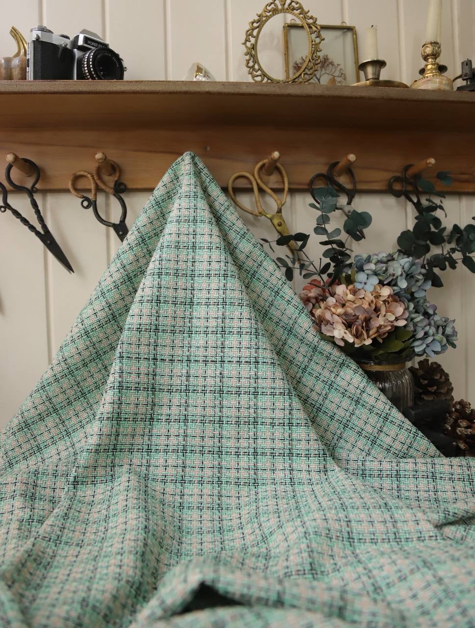 Chanel 2.15m x 1.45m