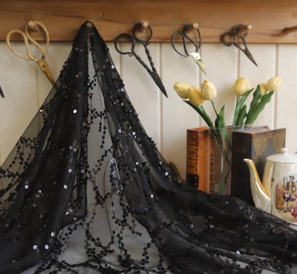 Pullu Saçaklı Dantel