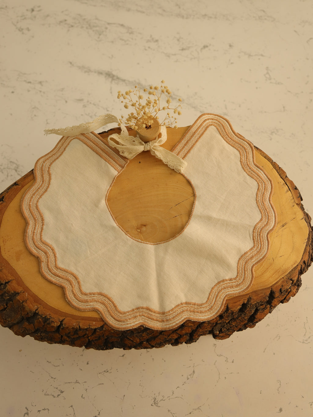 Pamuk nakışlı yakalık