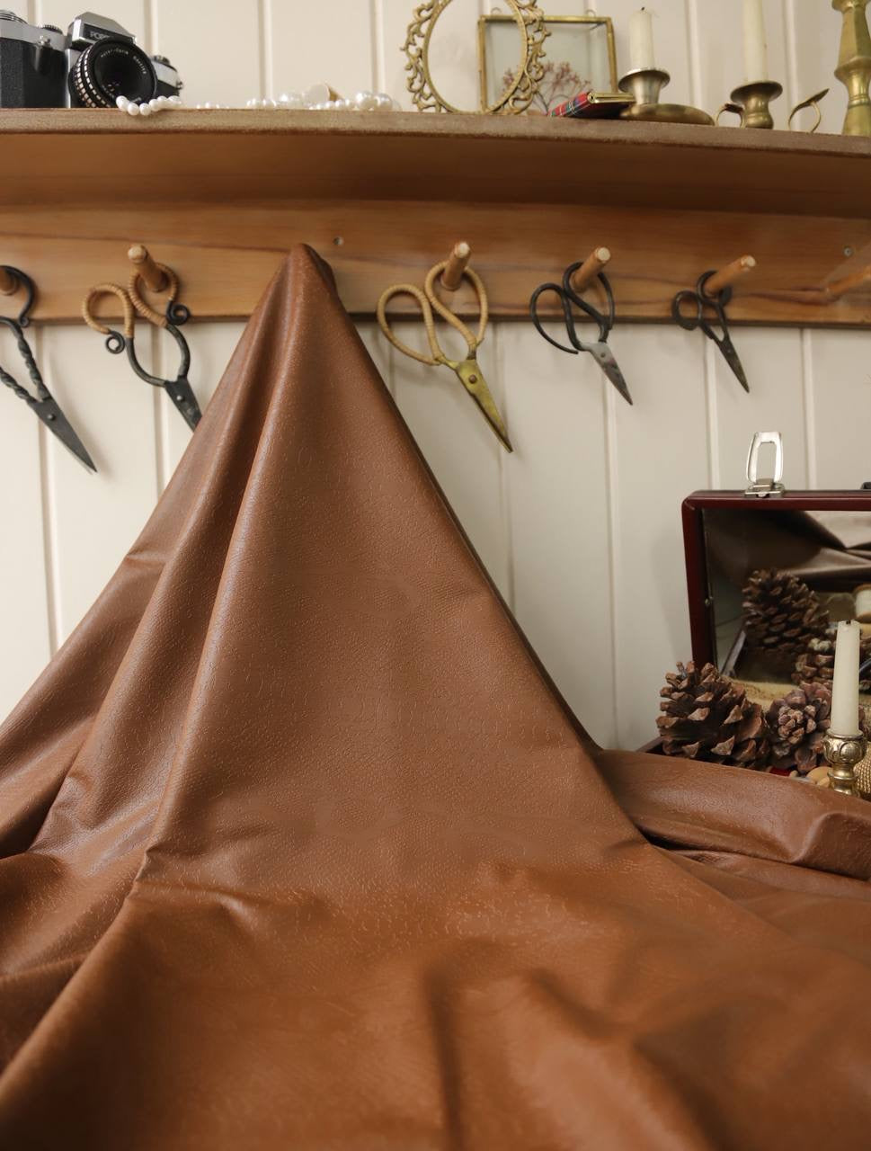 Deri kendinden desenli