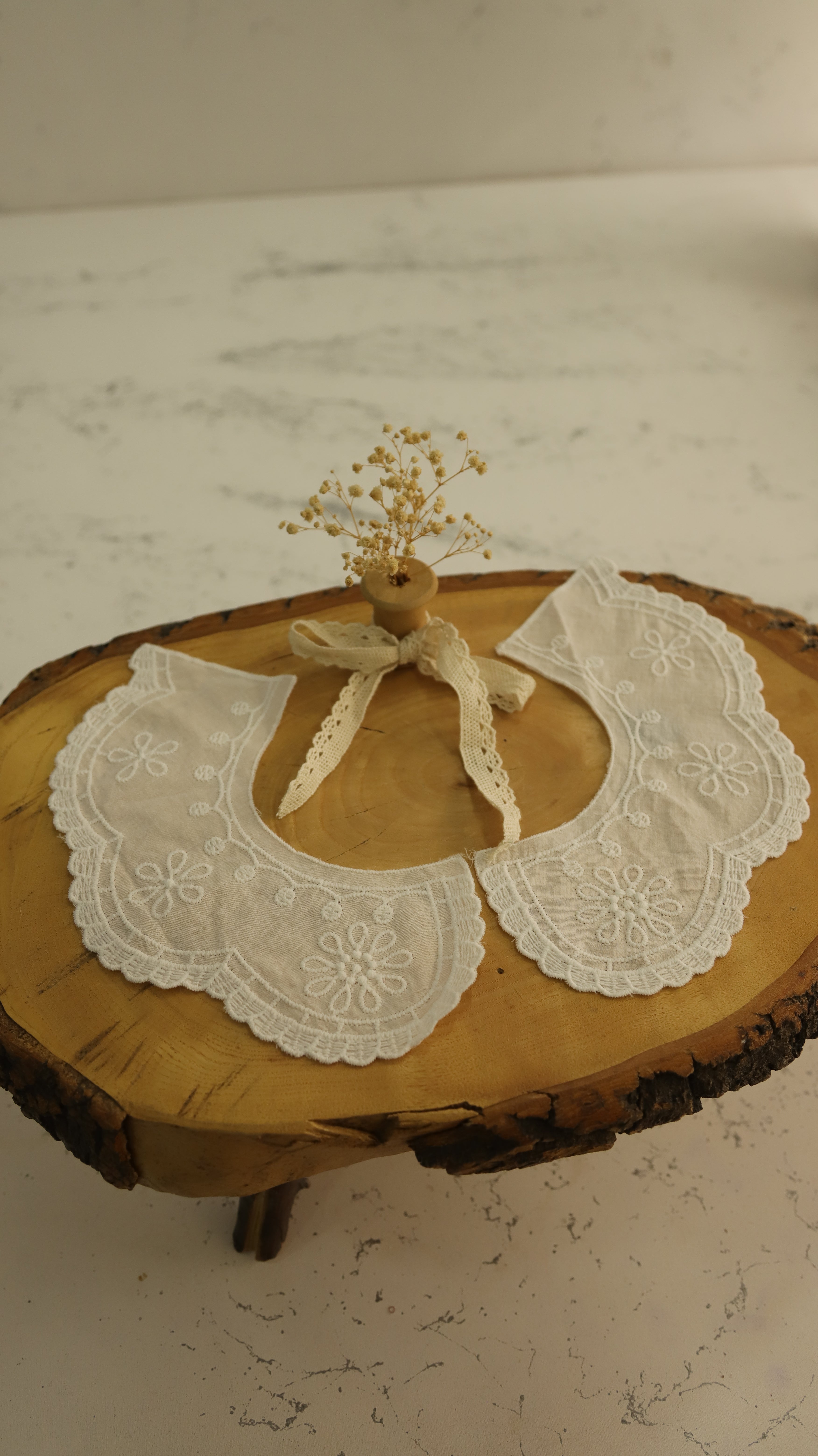 Pamuklu nakışlı yakalık