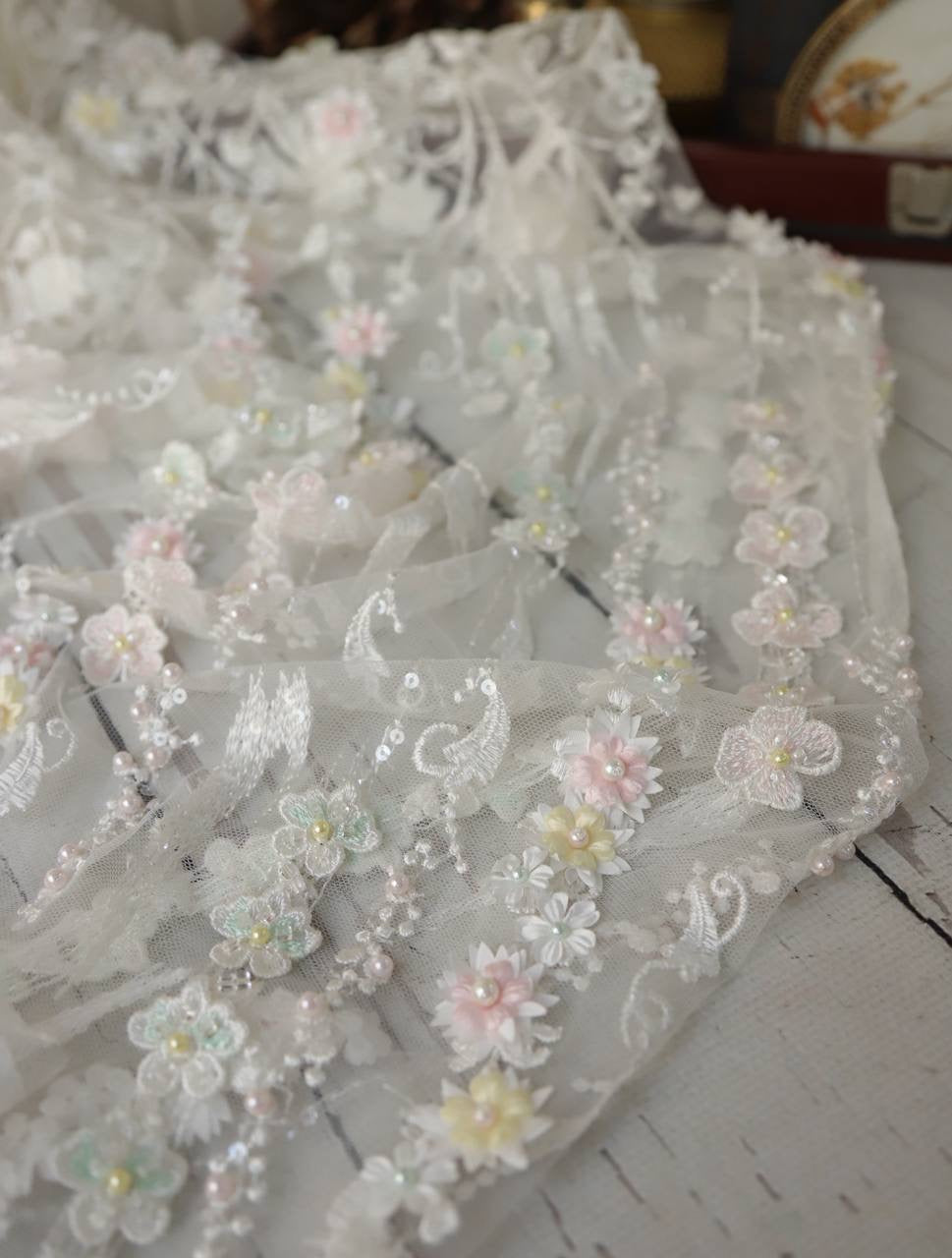 Üç Boyutlu Yoğun İşlemeli Dantel