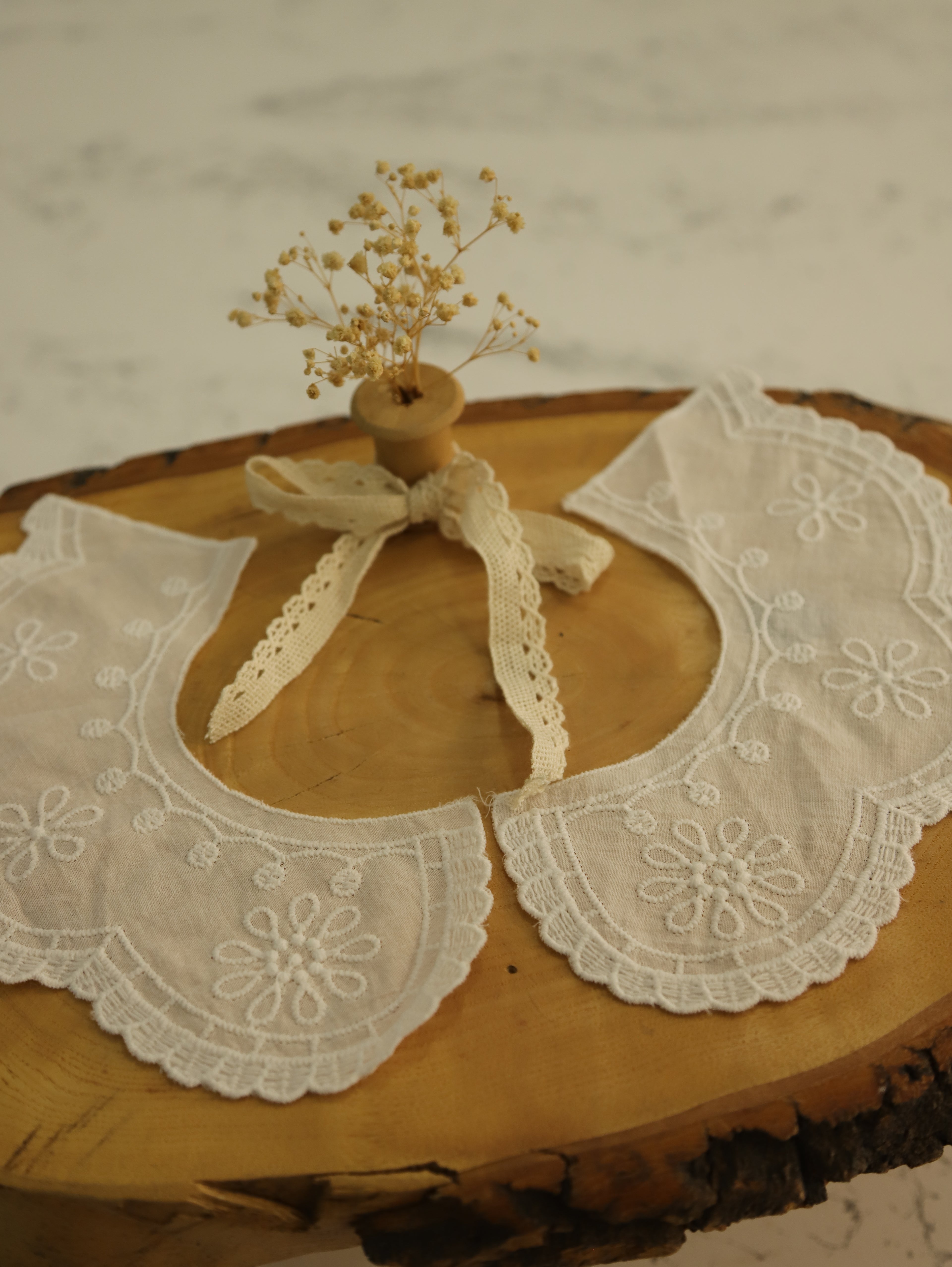 Pamuklu nakışlı yakalık