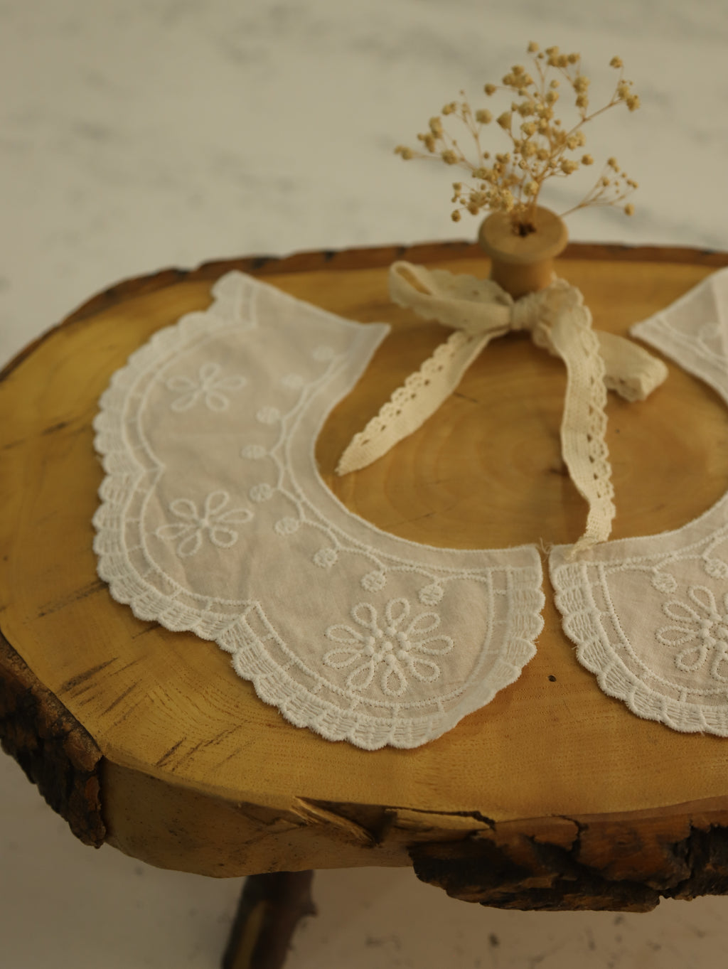 Pamuklu nakışlı yakalık