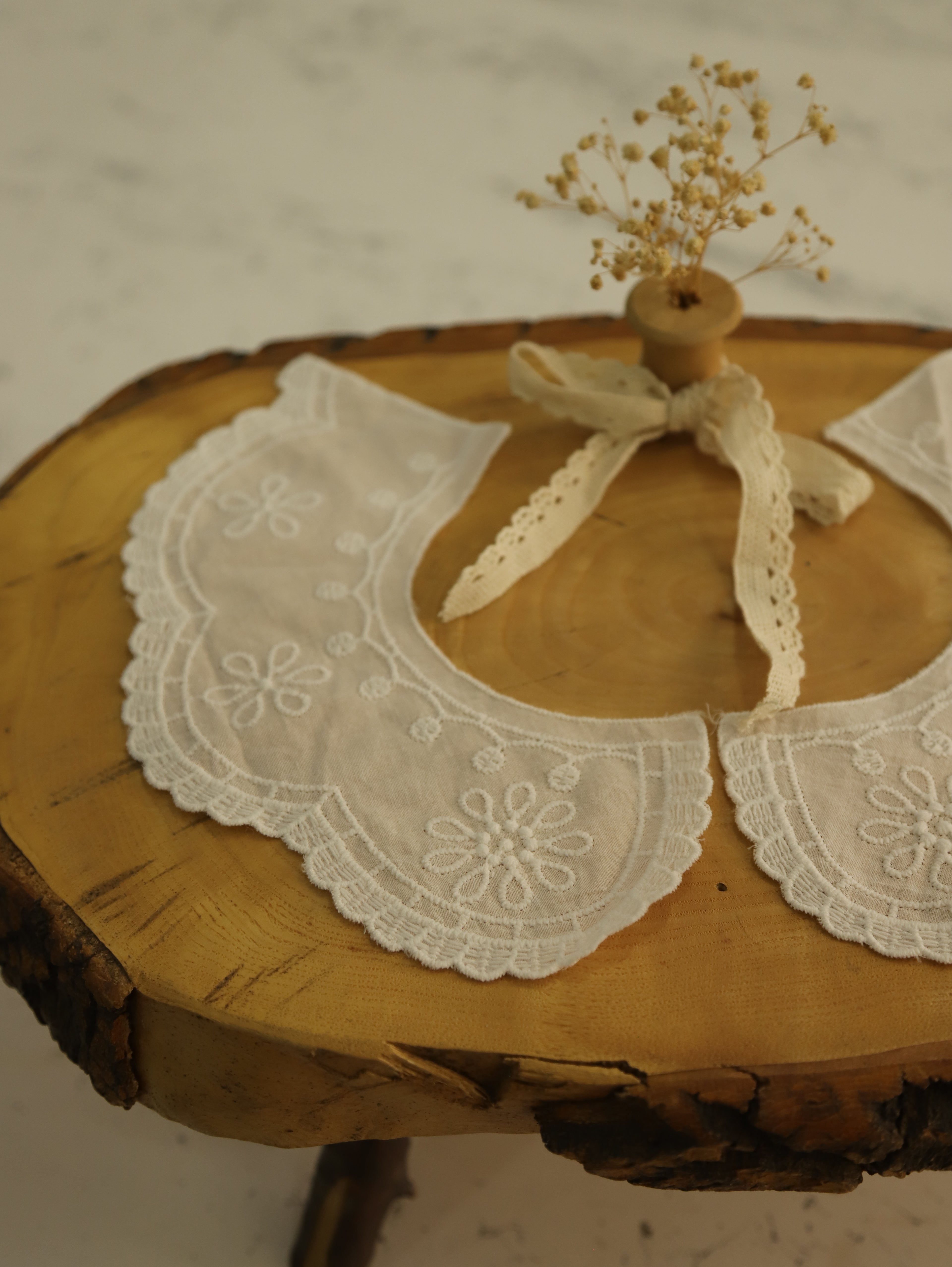 Pamuklu nakışlı yakalık