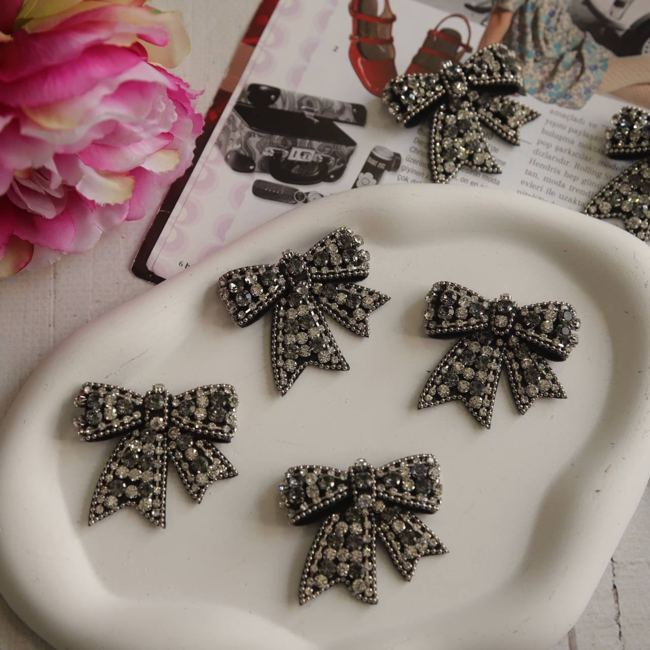 Taşlı fiyonk aplik