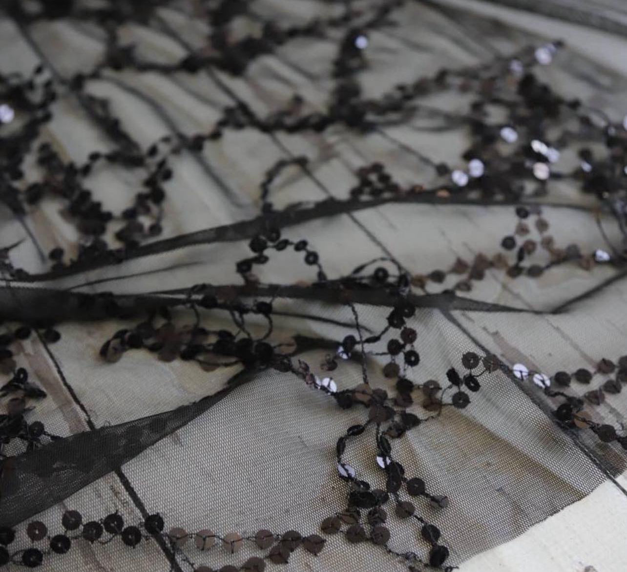 Pullu Saçaklı Dantel