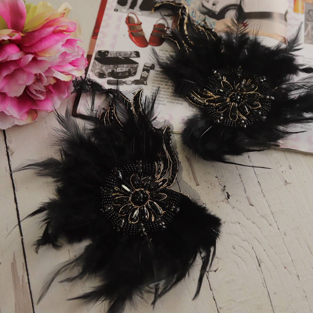 Tüylü işlemeli aksesuar