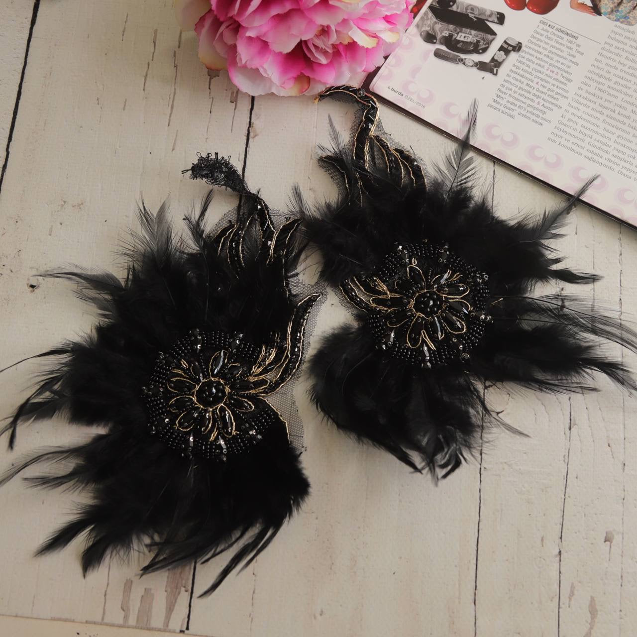 Tüylü işlemeli aksesuar