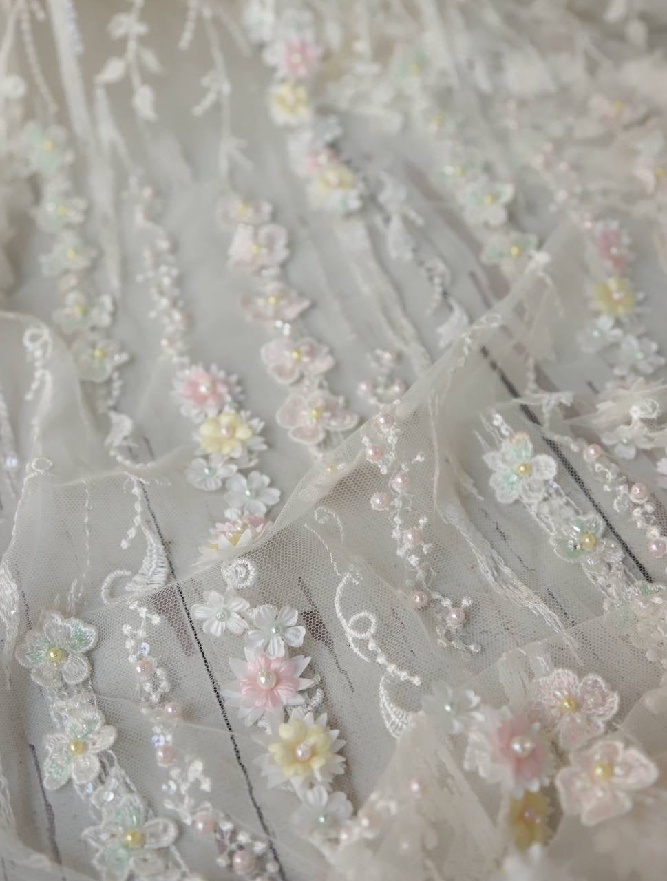 Üç Boyutlu Yoğun İşlemeli Dantel