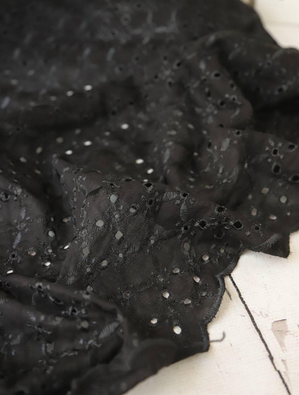 Nakışlı Şifon 1.70m x 1.35m