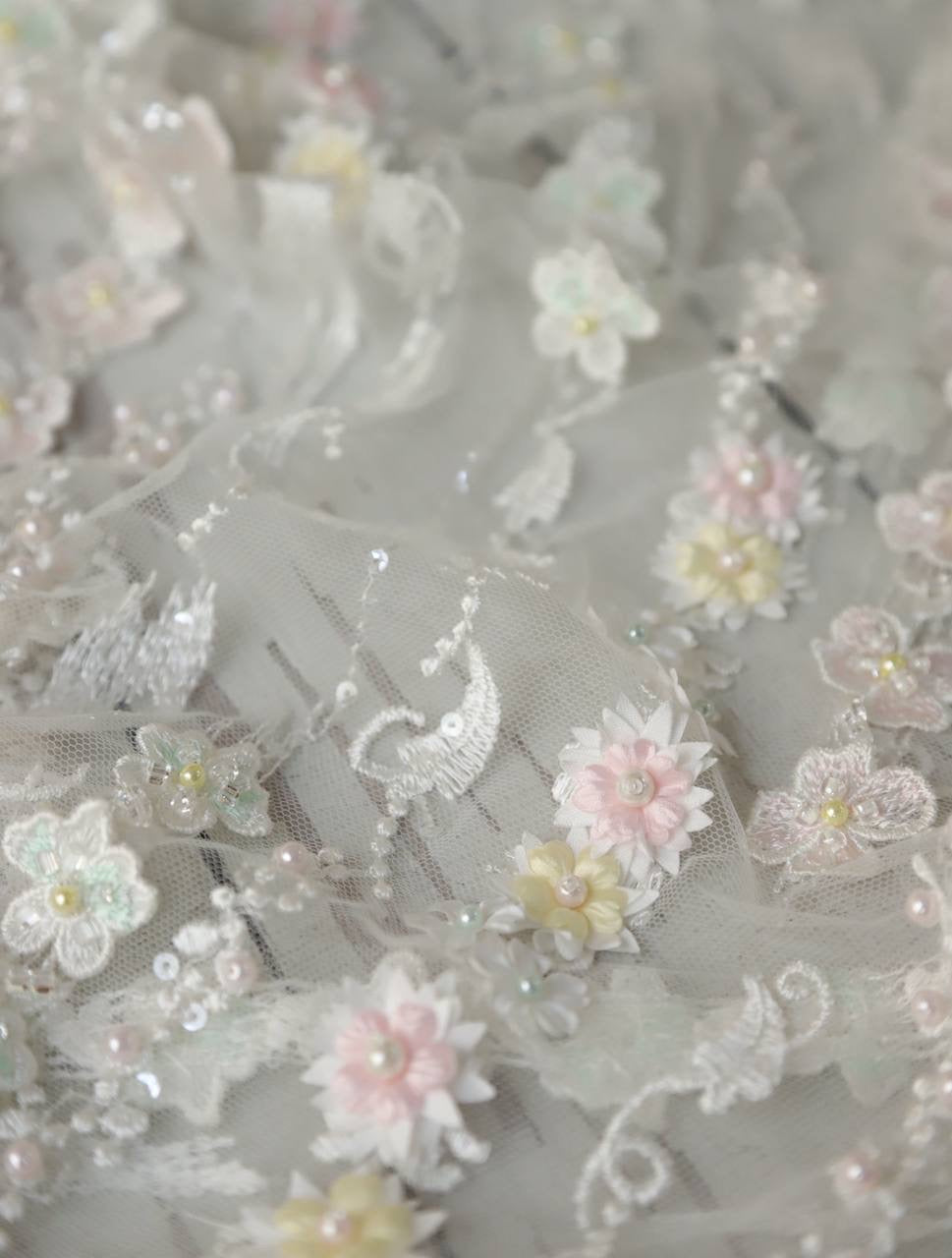 Üç Boyutlu Yoğun İşlemeli Dantel