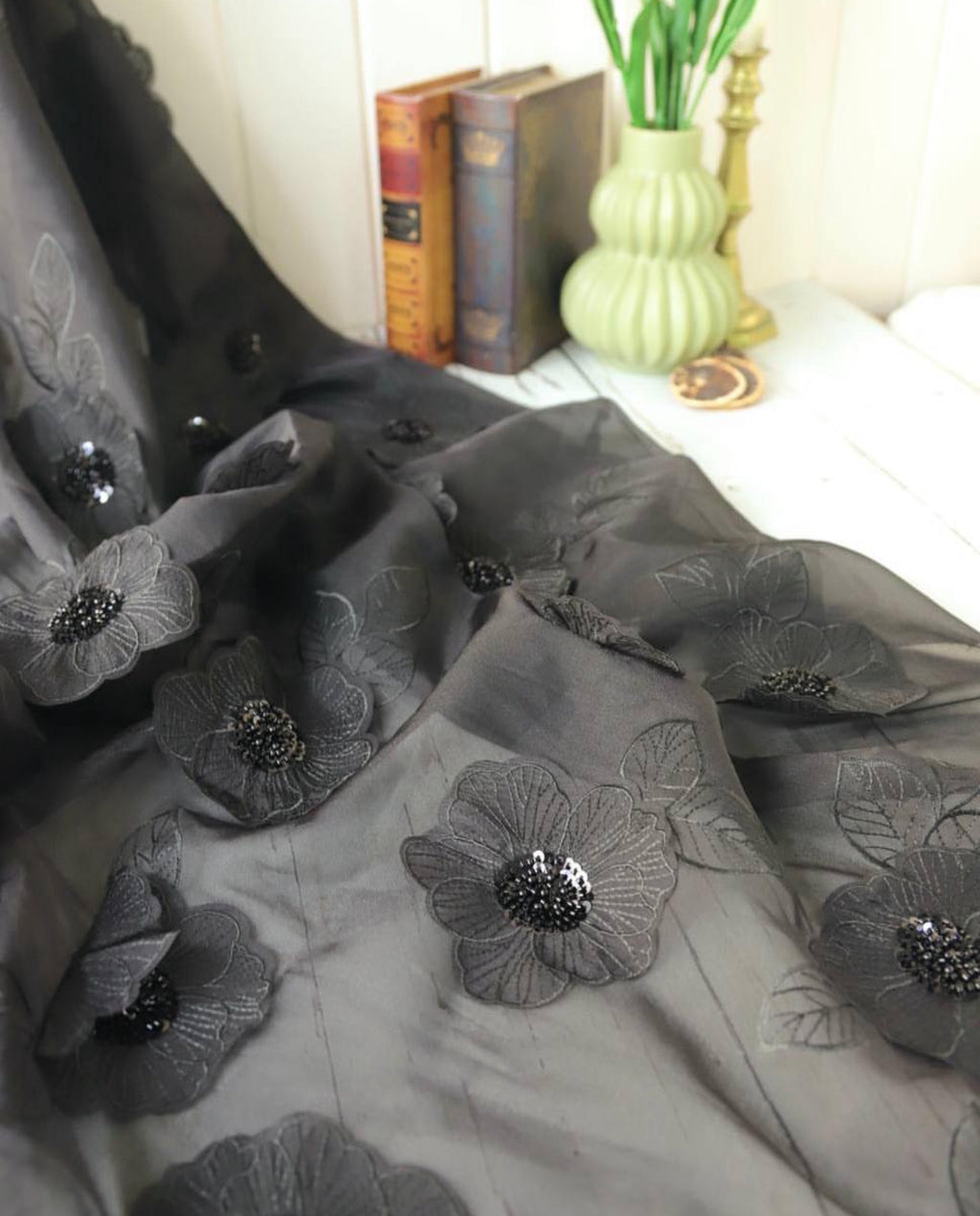 Üç boyutlu özel işlemeli organze kumaş