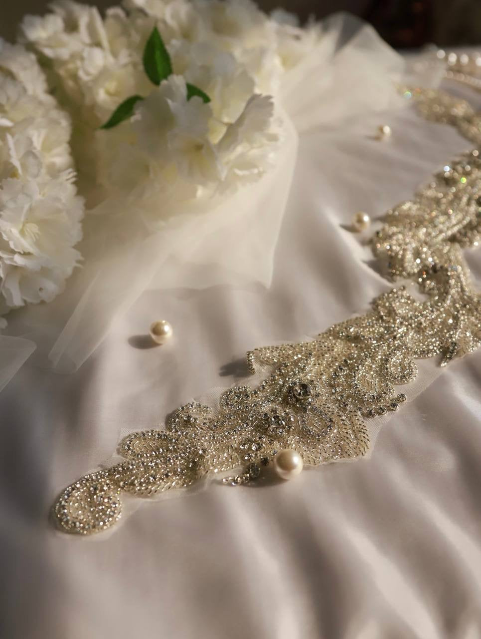 Savaroski taşlı büyük aksesuar beyaz