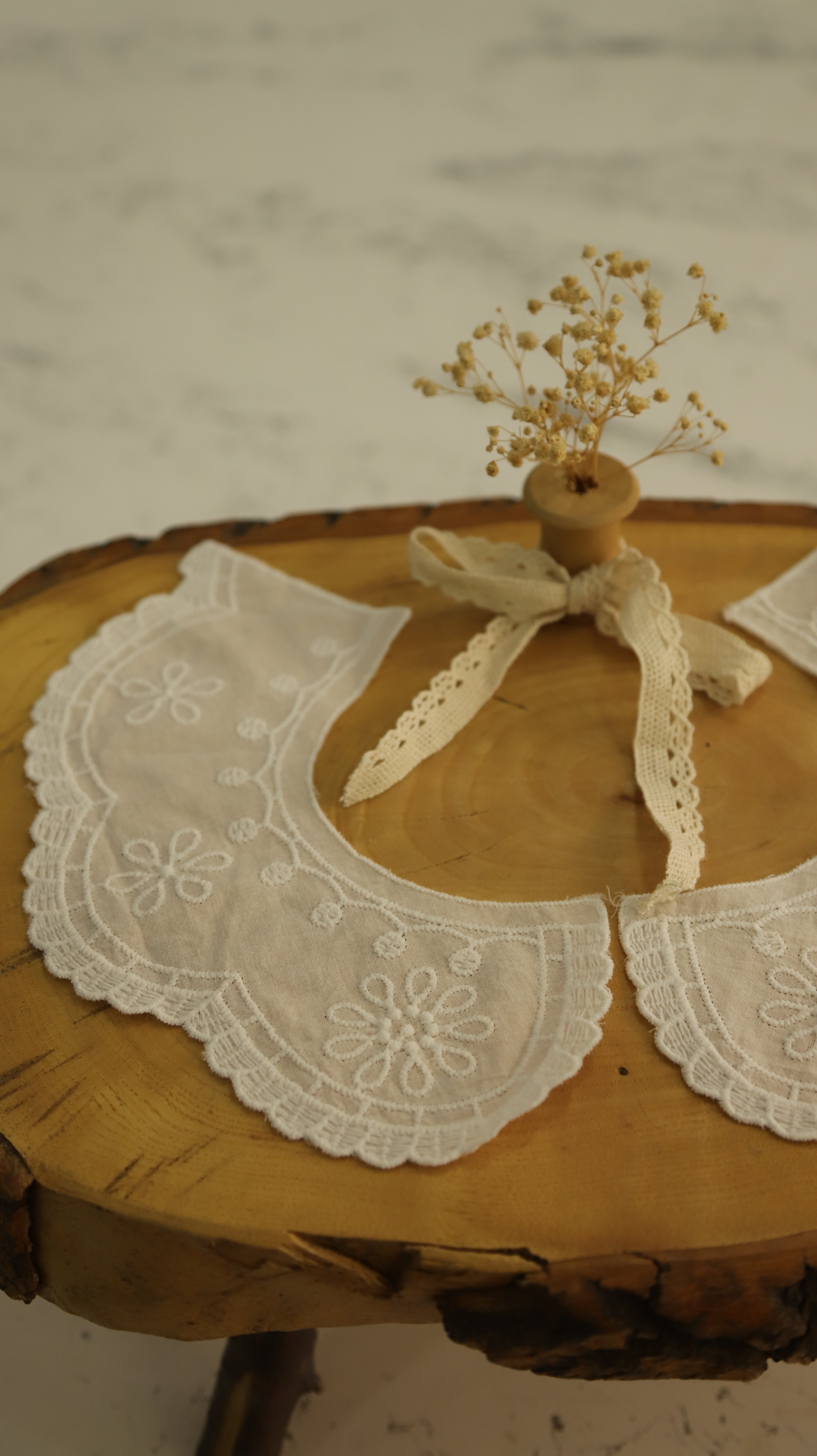 Pamuklu nakışlı yakalık