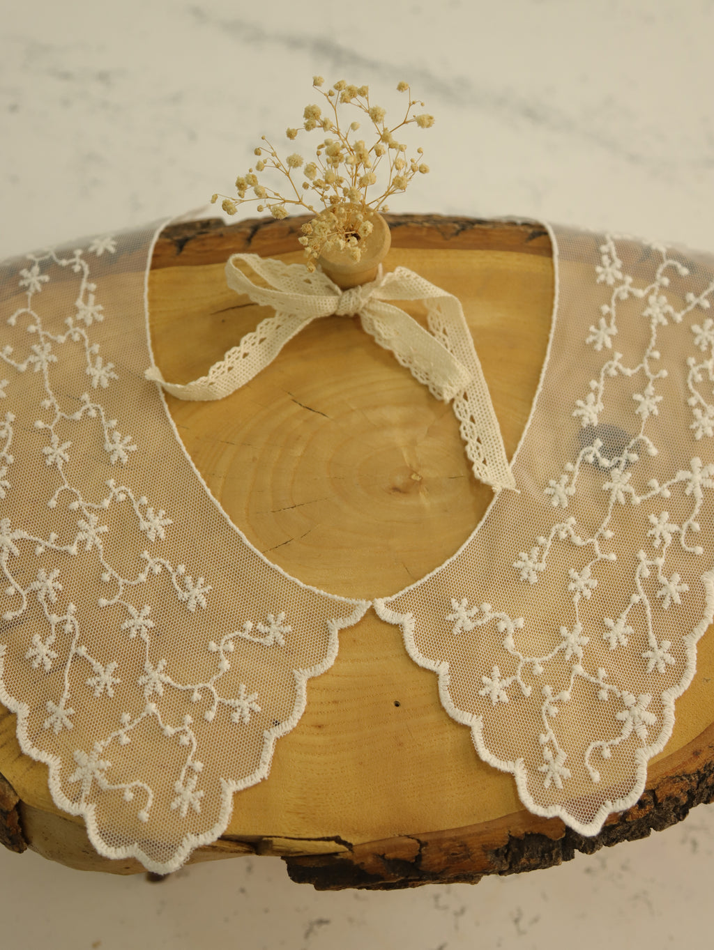 Zarif dantel yakalık