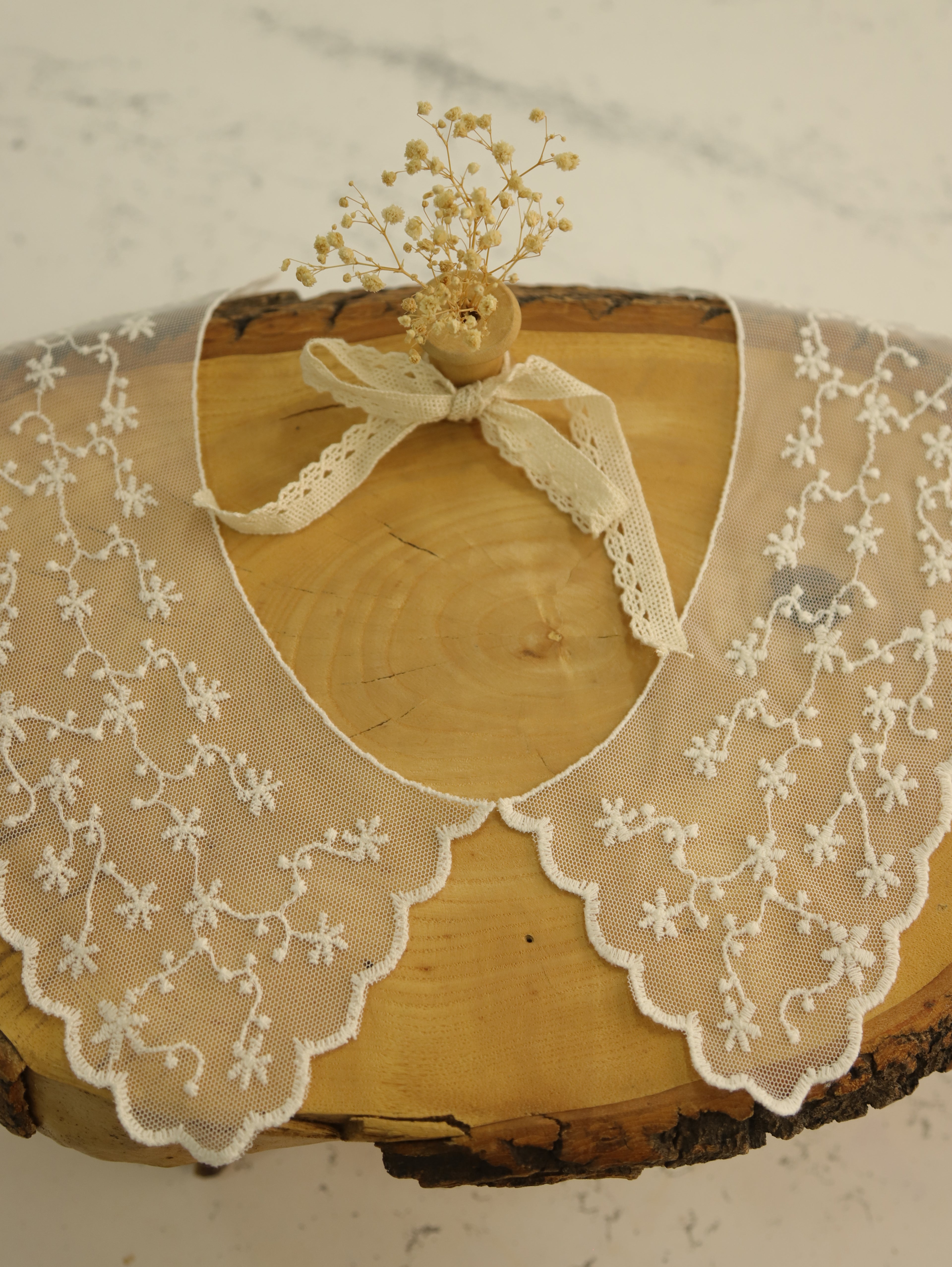 Zarif dantel yakalık