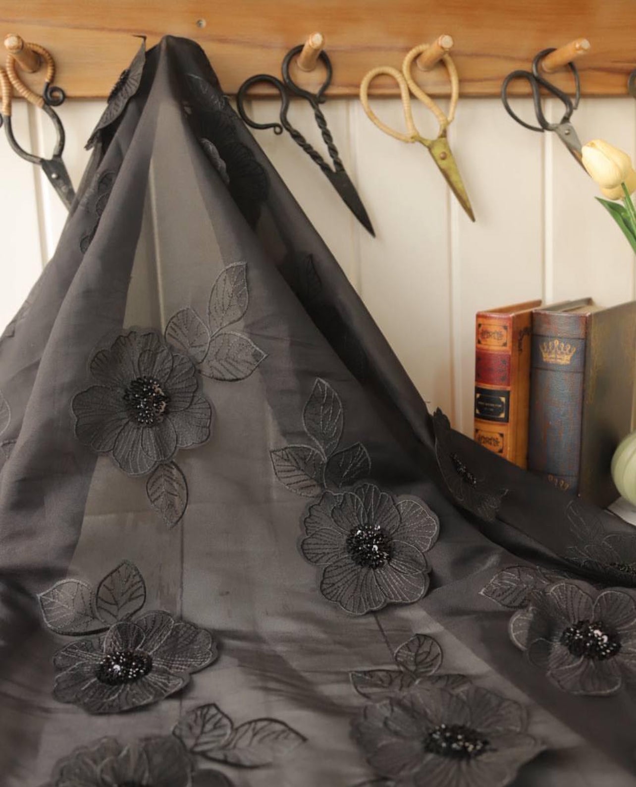 Üç boyutlu özel işlemeli organze kumaş