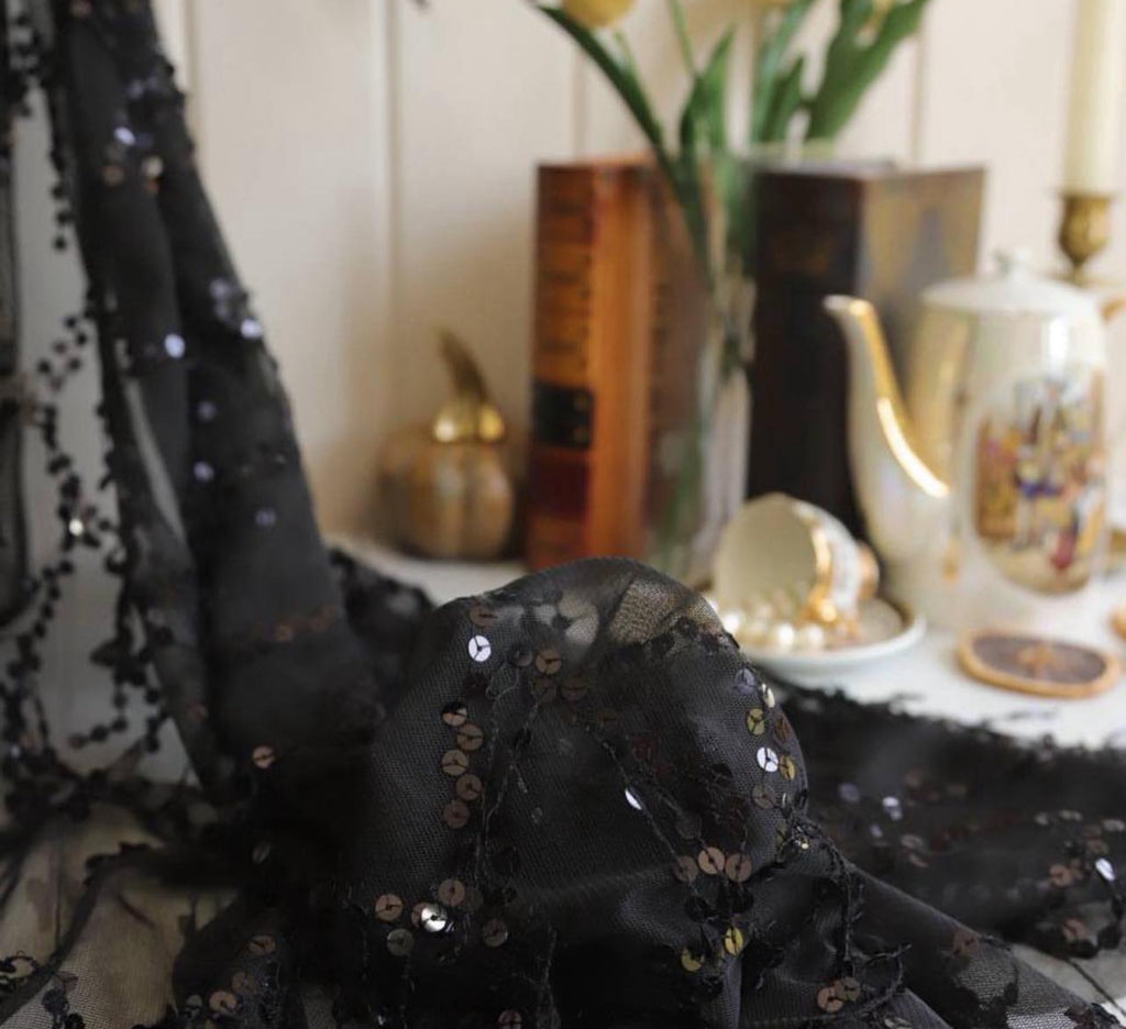 Pullu Saçaklı Dantel