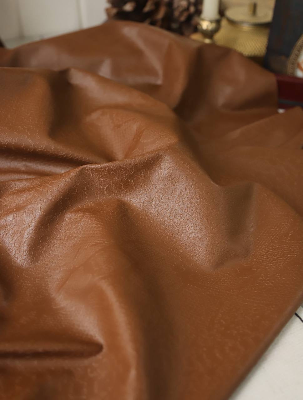 Deri kendinden desenli