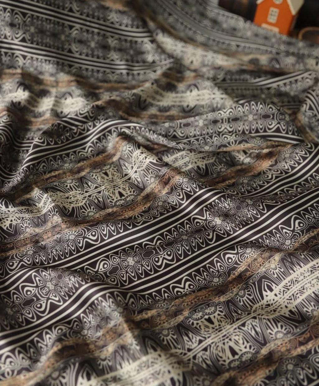 İpek saten retro desen