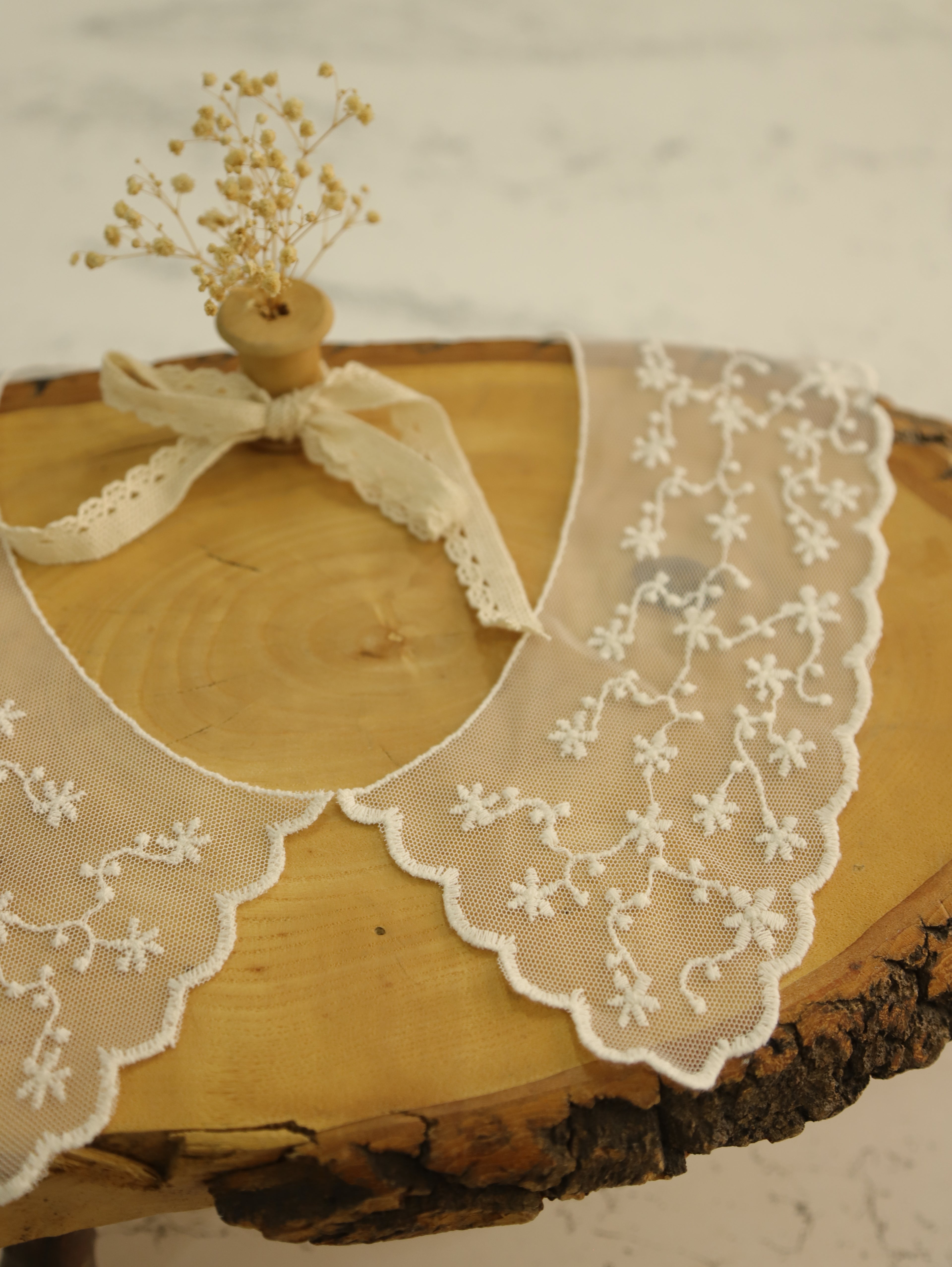 Zarif dantel yakalık