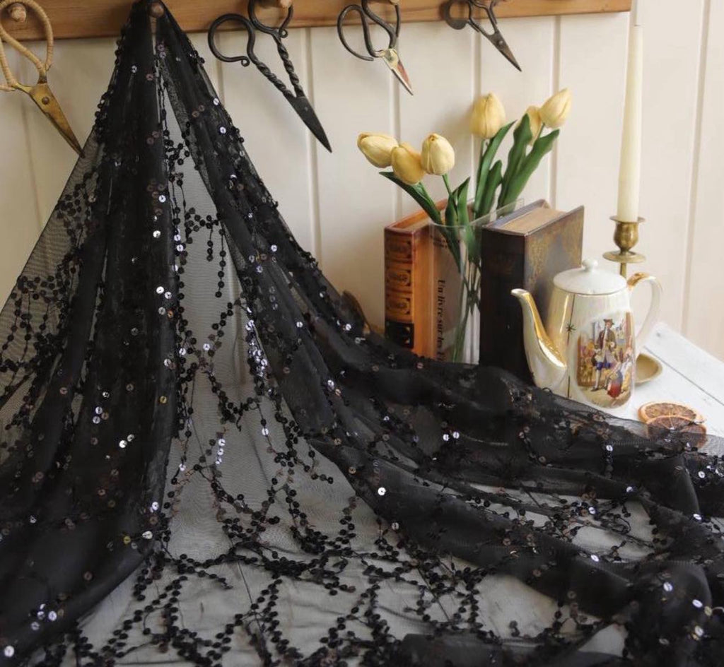 Pullu Saçaklı Dantel