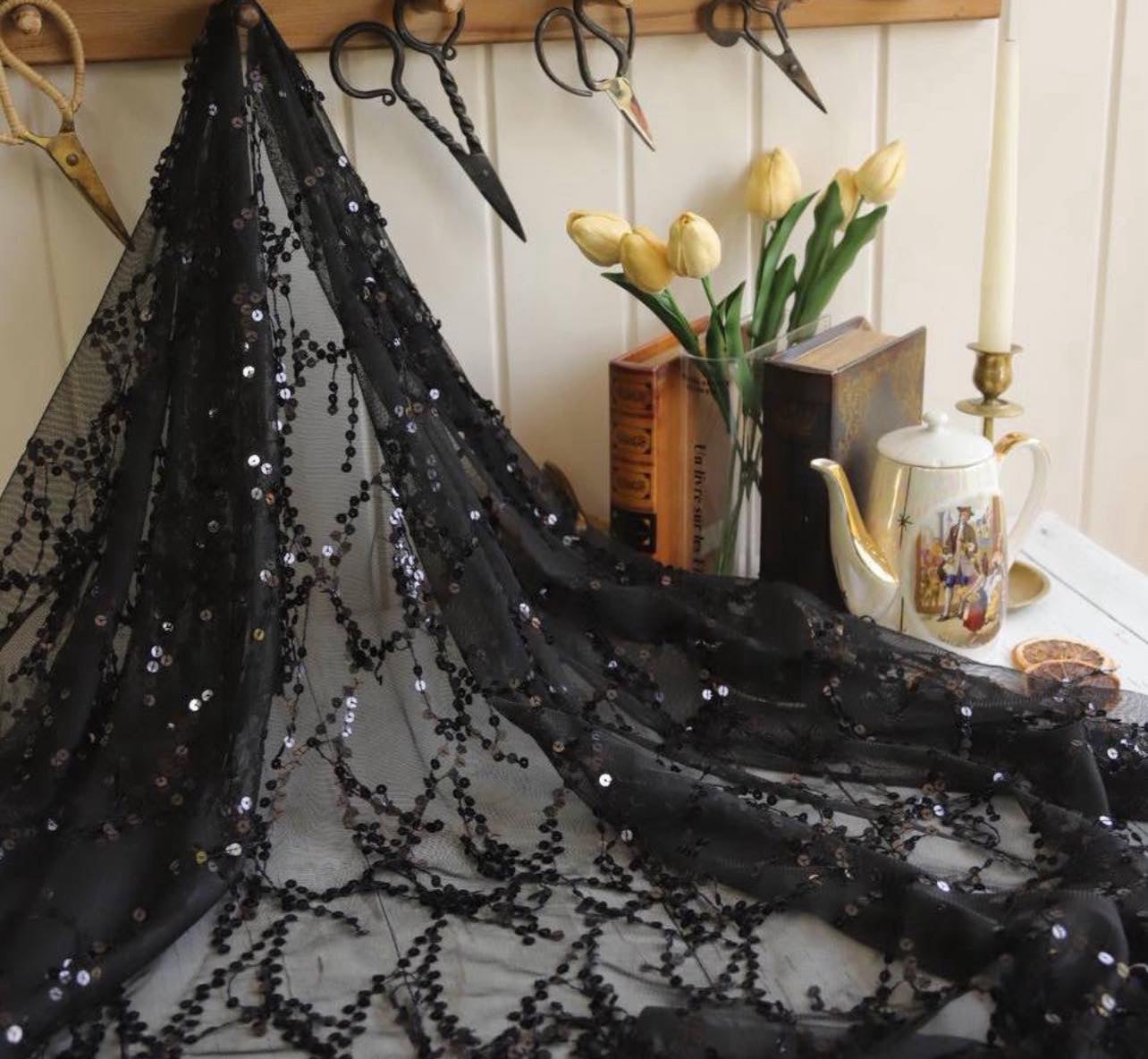 Pullu Saçaklı Dantel