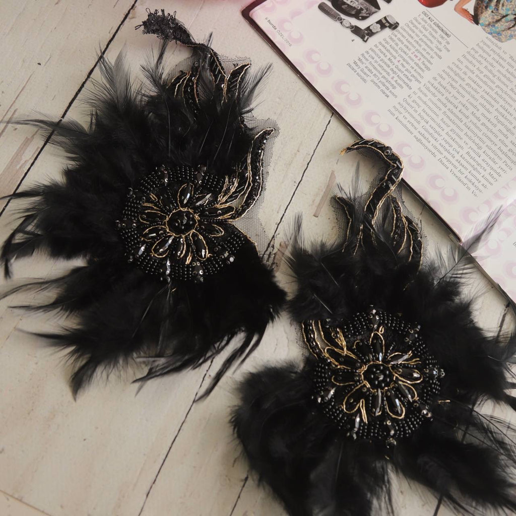 Tüylü işlemeli aksesuar