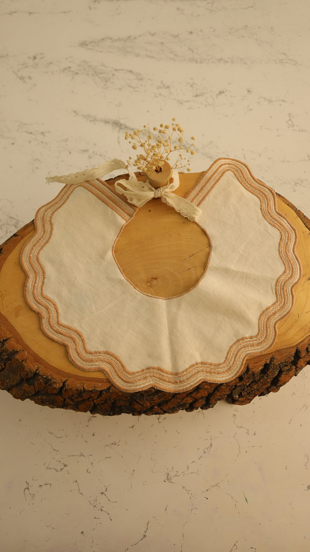 Pamuk nakışlı yakalık