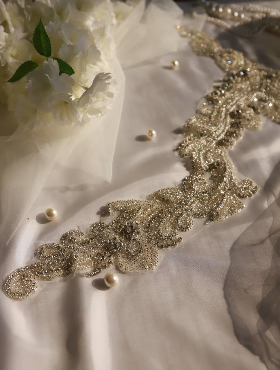 Savaroski taşlı büyük aksesuar beyaz