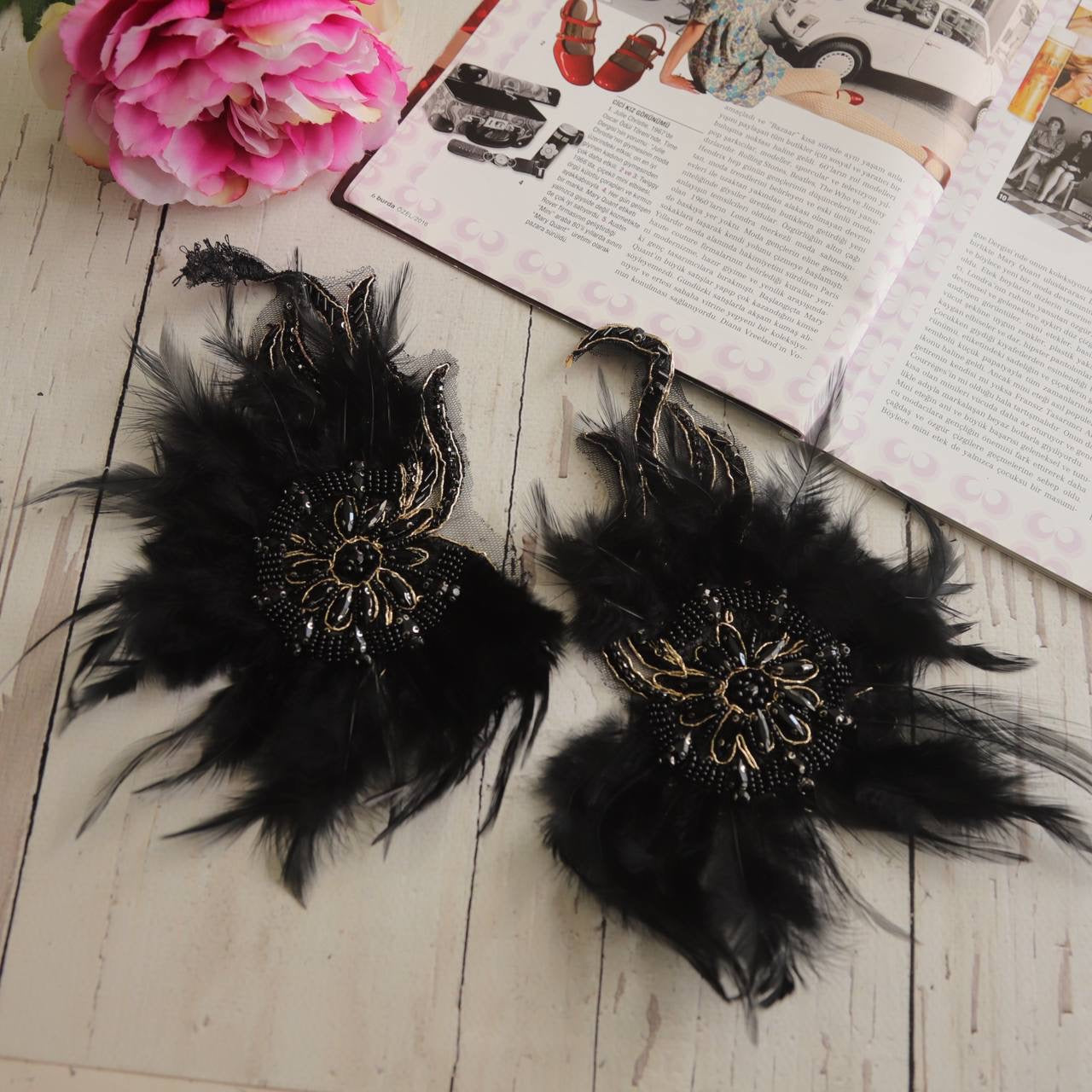 Tüylü işlemeli aksesuar