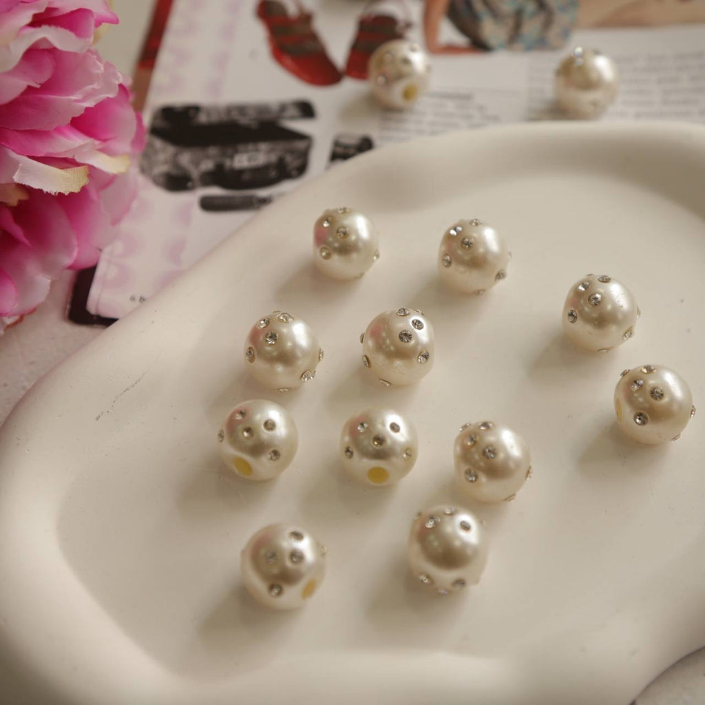 İnci taşlı düğme