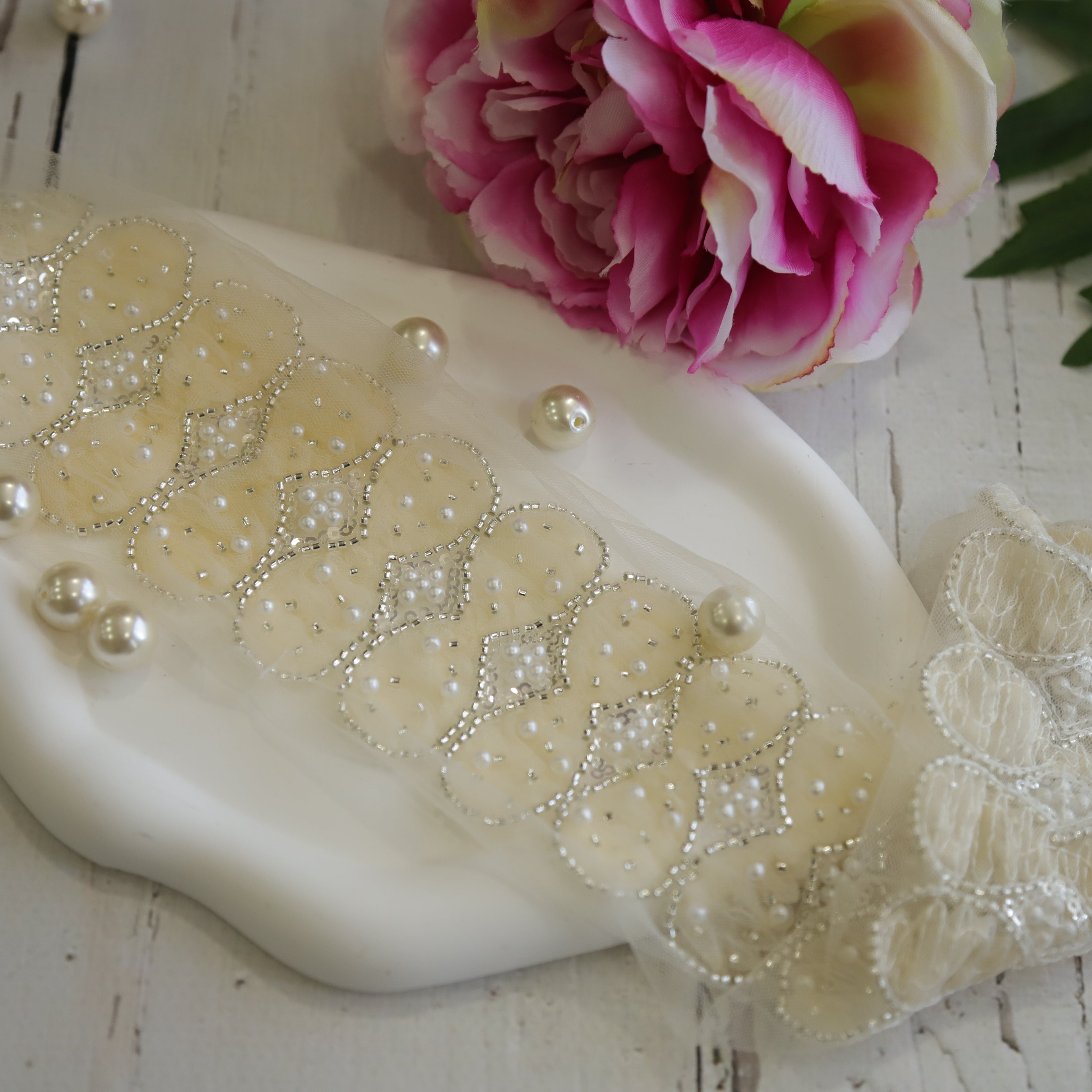 İthal tüllü incili işlemeli aksesuar