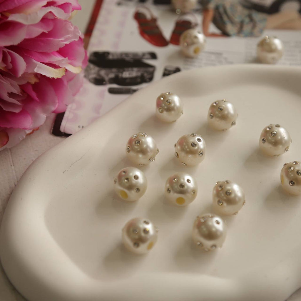 İnci taşlı düğme