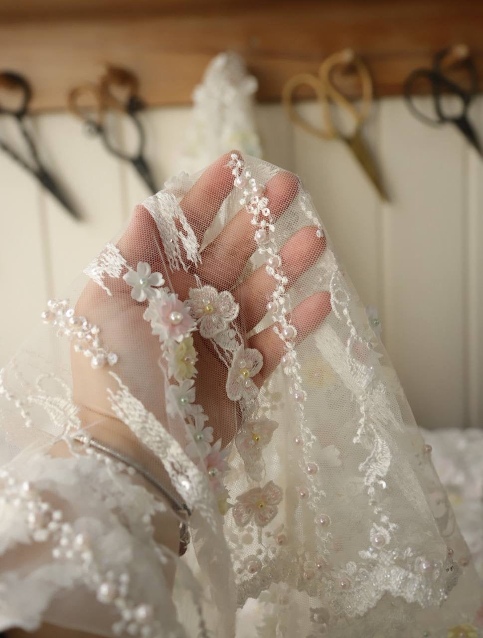 Üç Boyutlu Yoğun İşlemeli Dantel