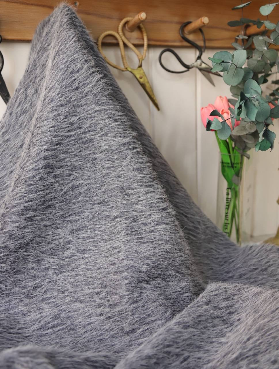 Orijinal tay tüyü 1.50m x 1.50m

Tamamı 675