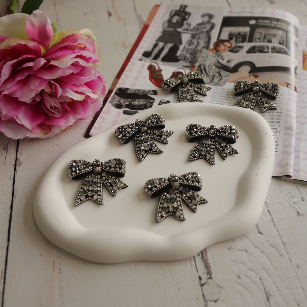 Taşlı fiyonk aplik