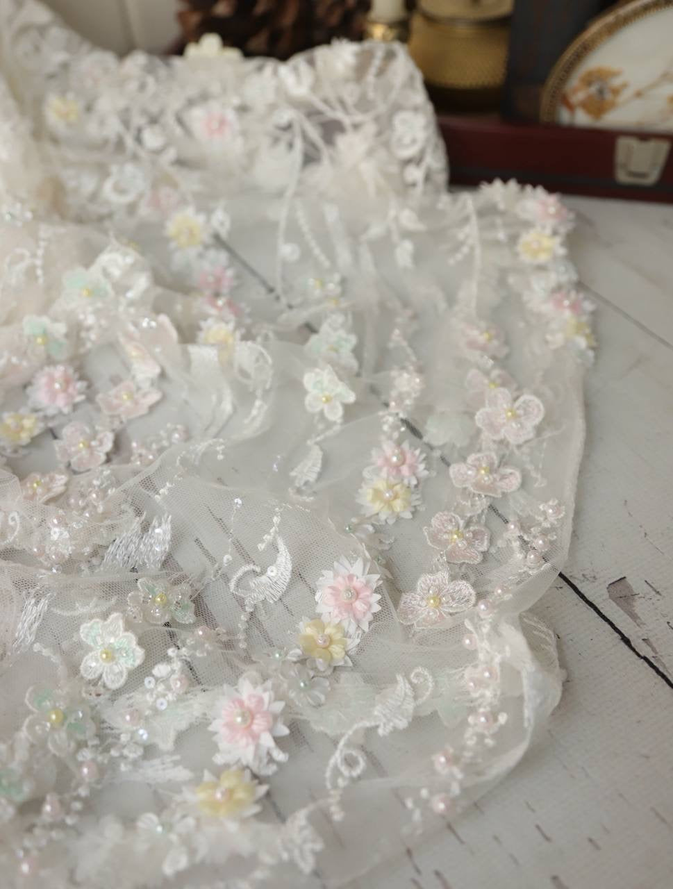 Üç Boyutlu Yoğun İşlemeli Dantel