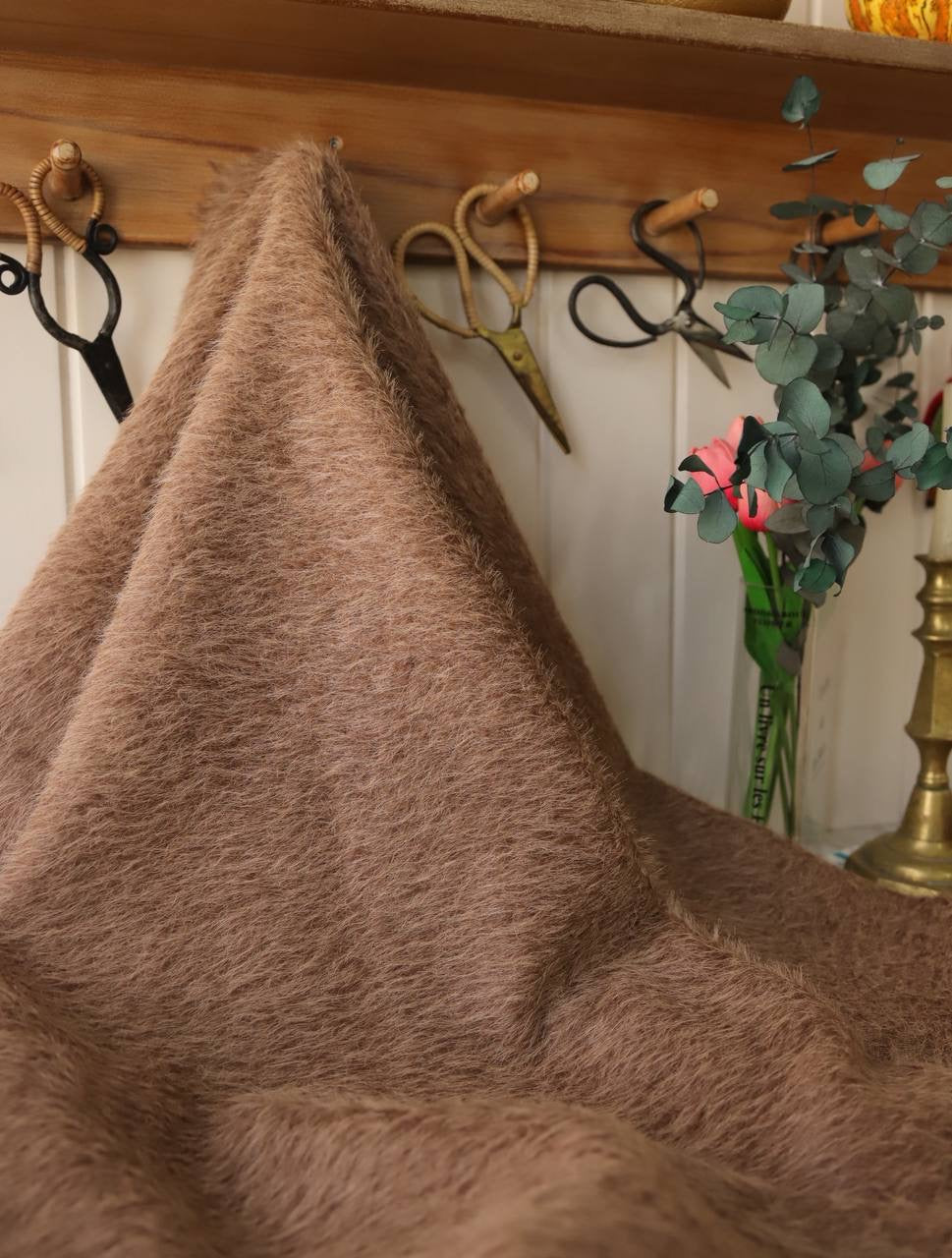 Orijinal tay tüyü.  1.50m x 1.50m  675₺