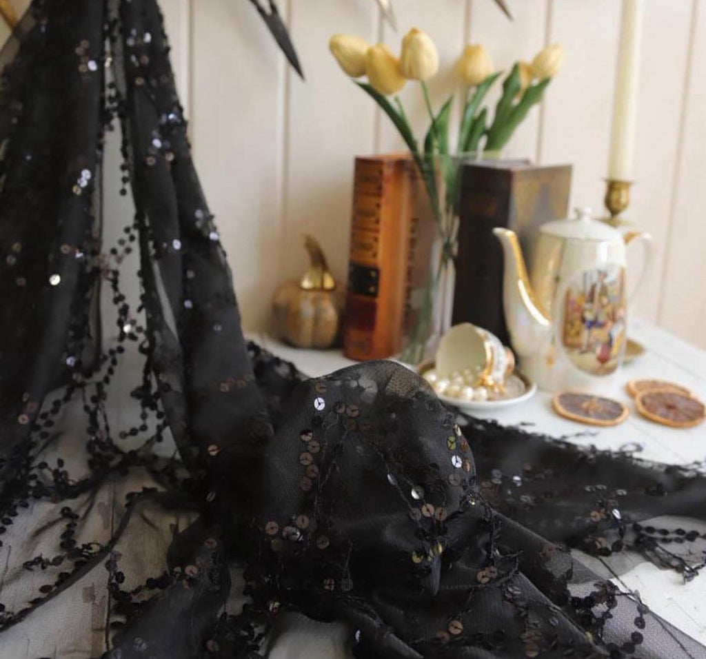 Pullu Saçaklı Dantel