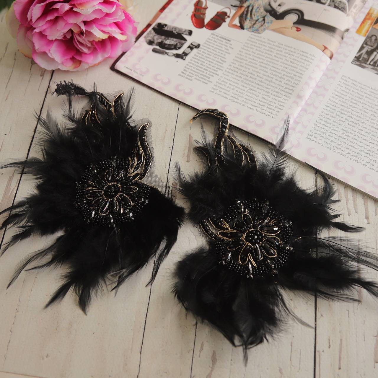 Tüylü işlemeli aksesuar