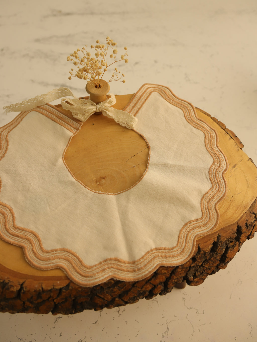 Pamuk nakışlı yakalık