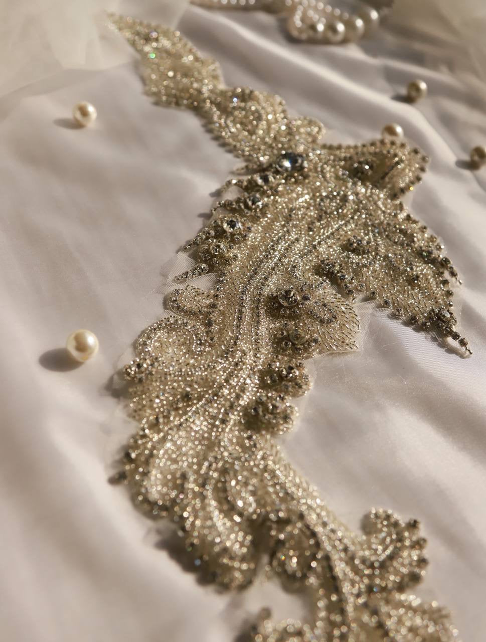 Savaroski taşlı büyük aksesuar beyaz