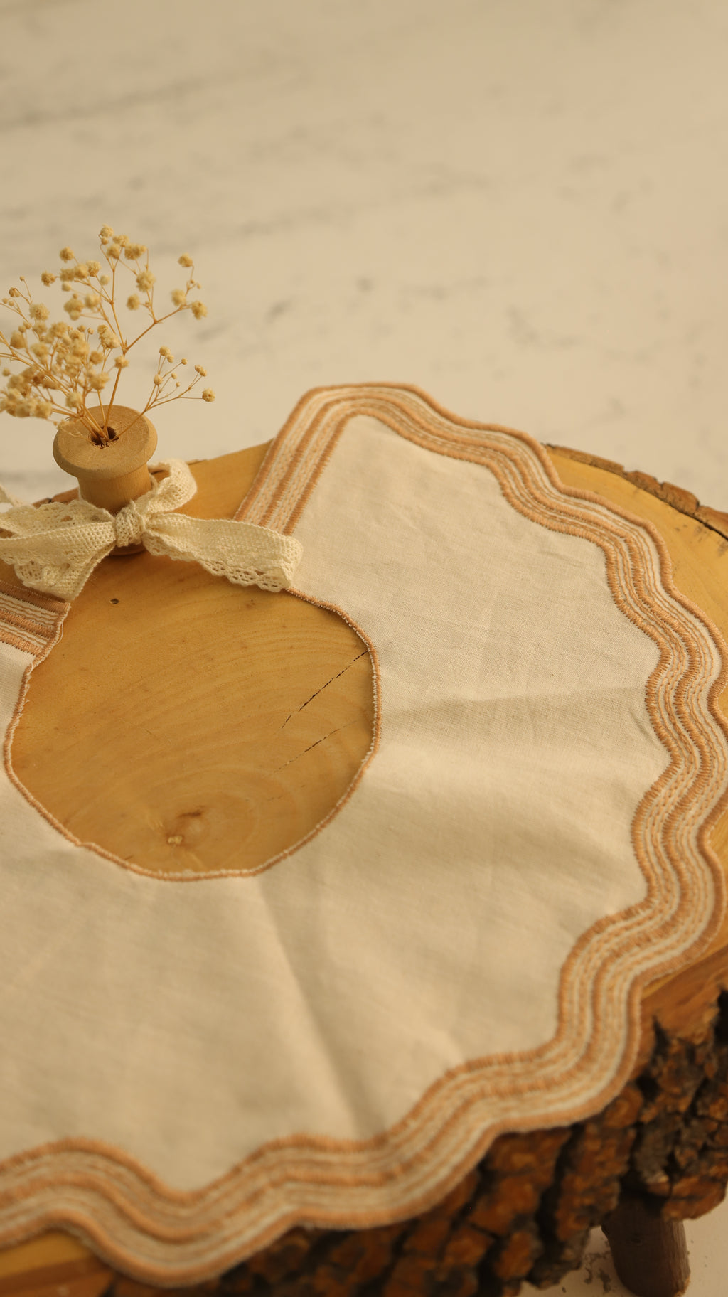 Pamuk nakışlı yakalık