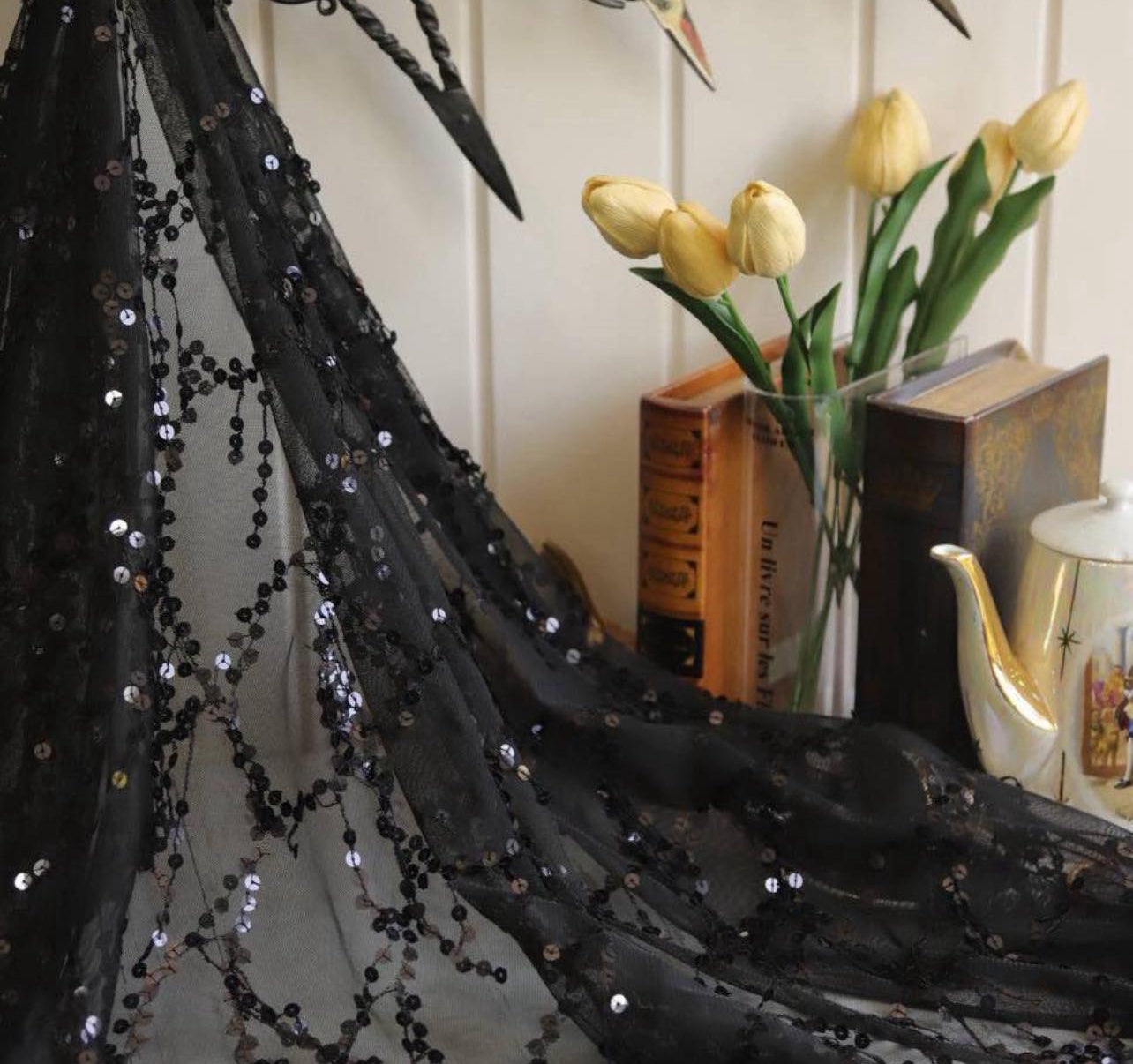 Pullu Saçaklı Dantel