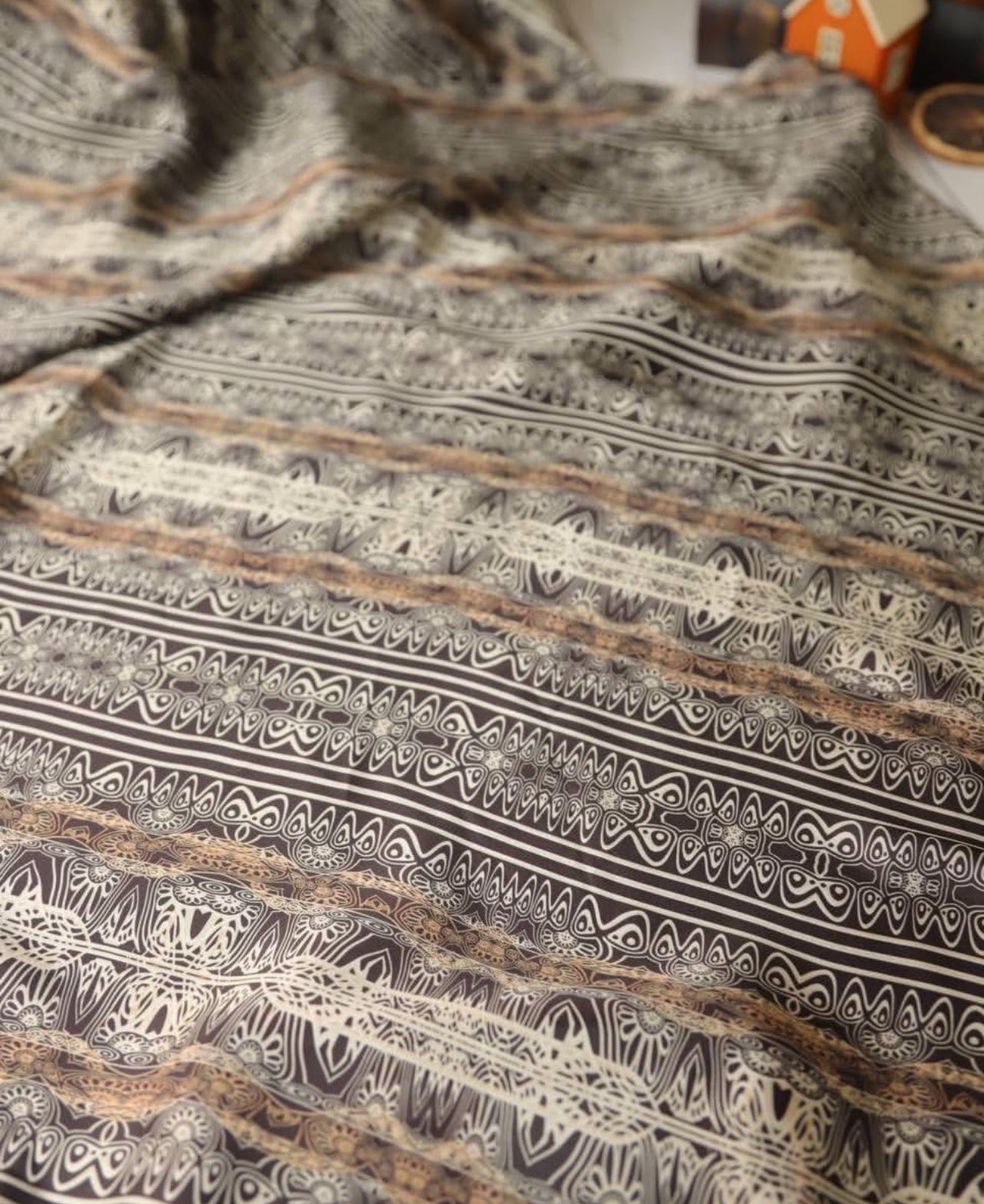 İpek saten retro desen